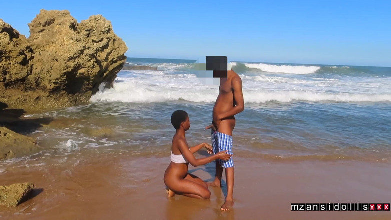 mzansionlyfan: Beach Blow Job