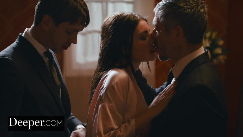Deeper: Tiefer. Adria Rae ist ein offenes buch, bereit zum lesen