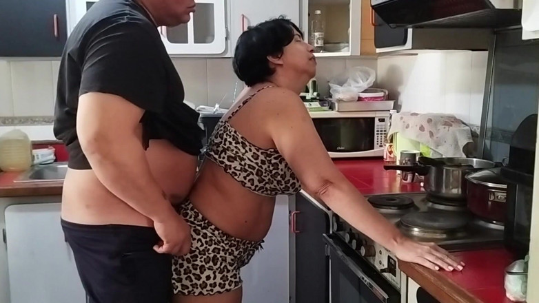 MaturecoupleVe: 자지를 빨고 따먹히는 핫한 십대