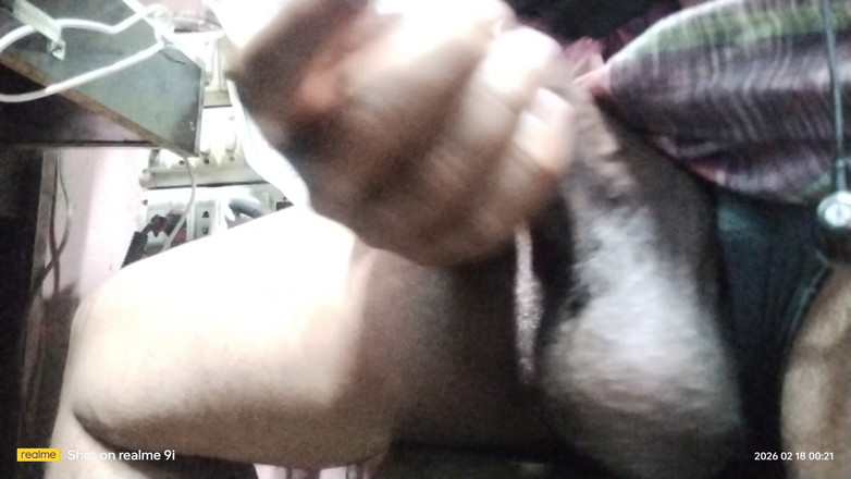 Best Bangladeshi porn: Penisin içine kalın bir kalem sokmanın eğlencesi farklı, yumruk sokmak...