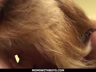 Moms With Boys: Velký zadek zralý análně ošukaný