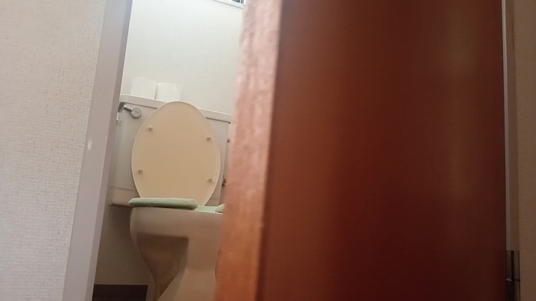Mayumi Kanzaki: Video Toilet Rumah Wanita Menikah