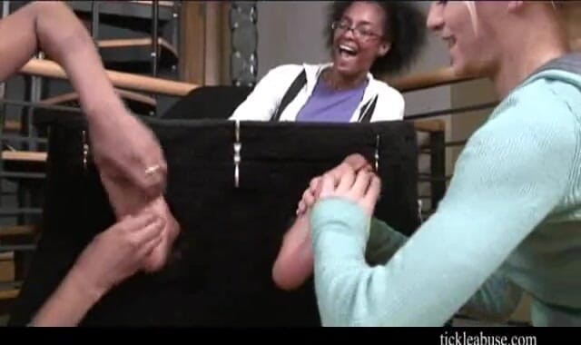 Princess Nikki's Tickling Fetish Sessions: Kiki quiere más