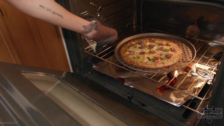 Sinn Sage: Office Pizza Party Giantess Featuring Sinn Sage