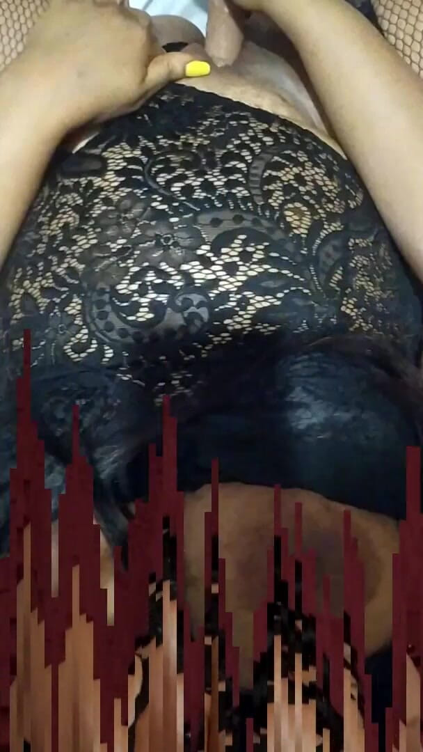 Sexsicouple: Hotwife hitam dengan pantat besar menikmati.