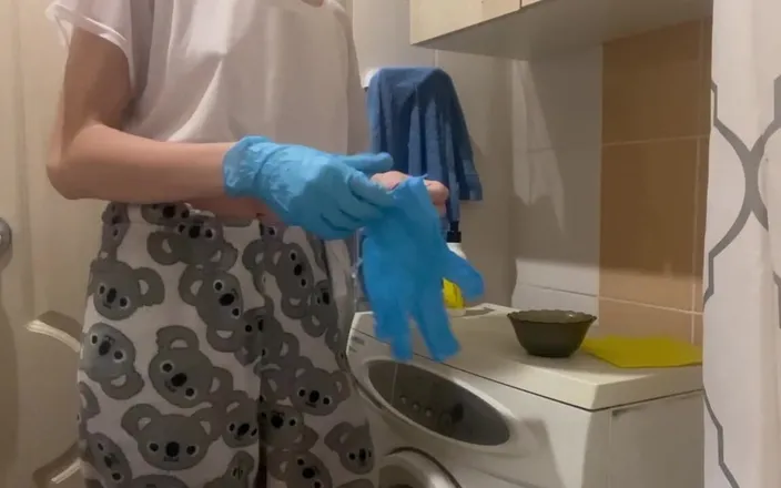 Skinny_lady69: Cleaning your dirty dick