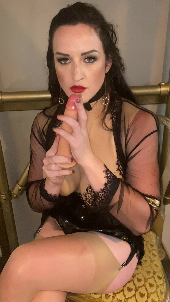 Vivienne l'Amour: Vivienne l'amour - dominazione femminile joi in corsetto in lattice e...