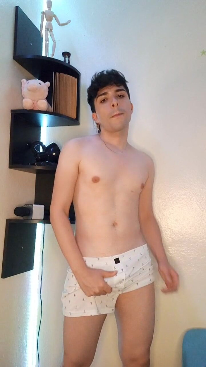 Diego_latinboy: Big Bulge Short Pant