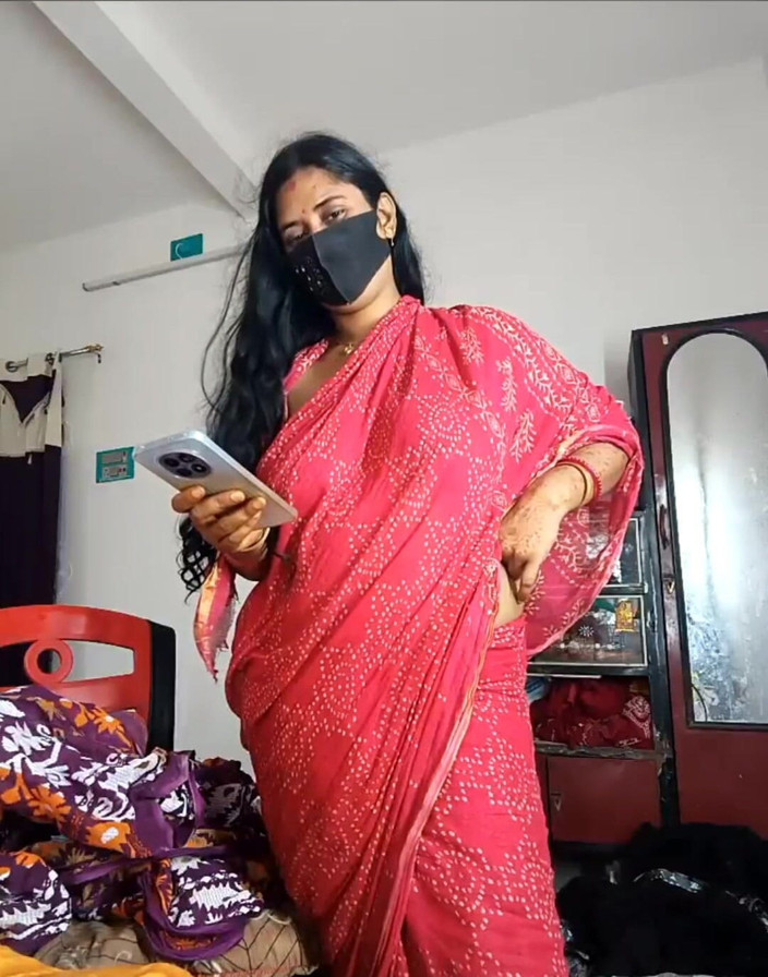 Laxmixh: Indische Desi mooie Bhabi eerste verschijning op cam