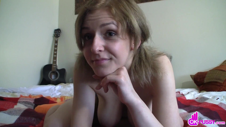 European Classics: Sweet teenage chick satisfying herself