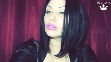 Goddess Misha Goldy: Fioletowe błyszczące usta
