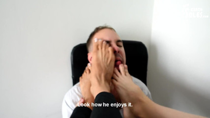Czech Soles - foot fetish content: Tôn thờ chân văn phòng với hai nữ thần chân