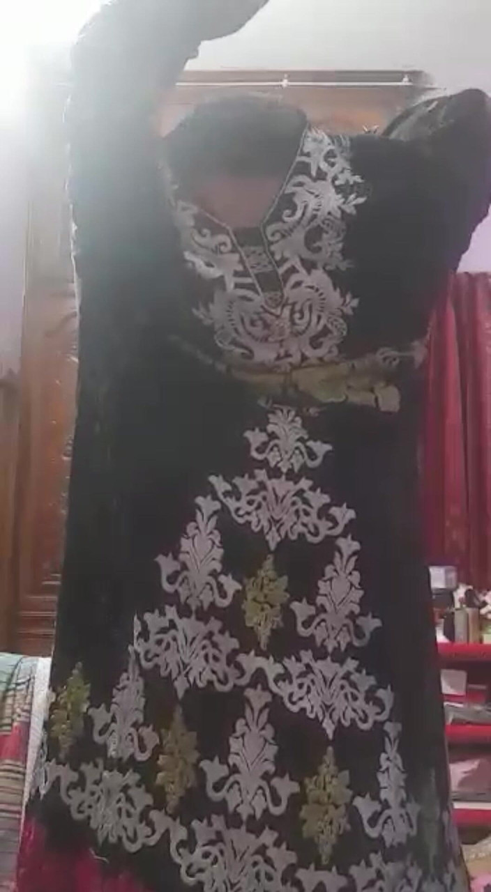 MehwishAly: Dr Sadia takipçilerim için çıplak bir video çekiyor