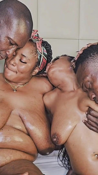 Abuela negra de 88 años y mujeres de 58 folladas duro por 2 grandes pollas negras en cuarteto