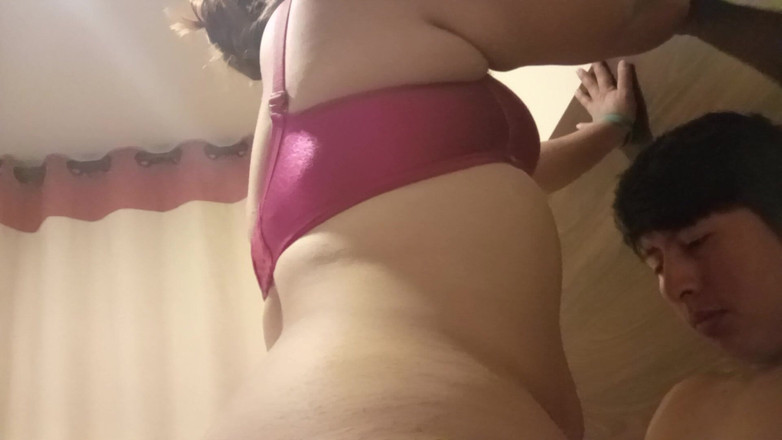 Moo DBOXXX: Mám sex s svobodnou nevlastní tehou, kterou jsem potkal na...