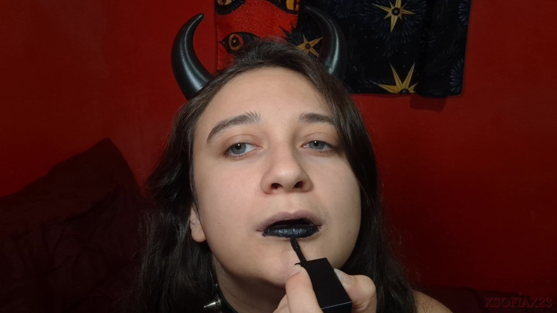 Sofia Nightshade: Černá rtěnka make-up