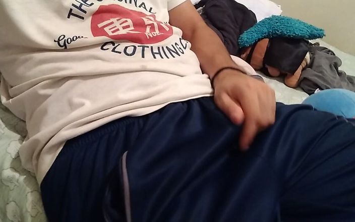 AlexAlejandro13: V nadržené posteli