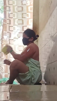 Sex Bhabhi with Bathroom Open Video