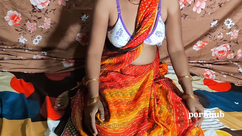 Desi step mom: La cognata vestita di un Sari e colpita a tutto...