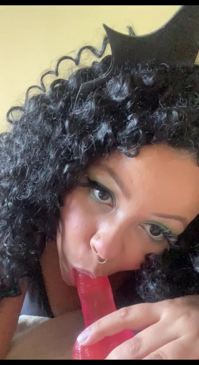 Cutiepiie Chubby: Grandona succubus quer drenar todos vocês