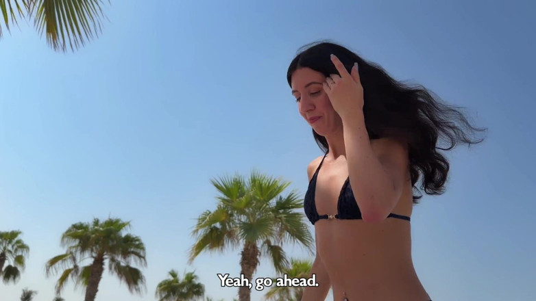 Katty West: Ritiro pubblico di una ragazza sulla spiaggia e dura in...