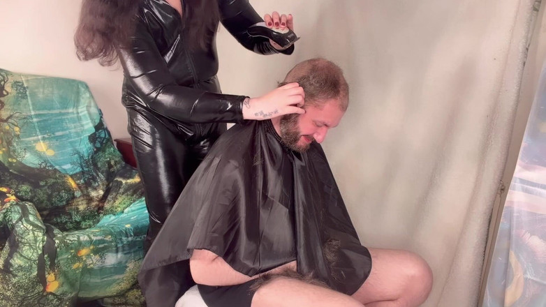 MissFFW: Slečna Ffw holí fb vlasy jako ošukaná