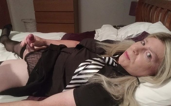 NikkiGee: 섹시한 여대녀, 뭔가 추가!