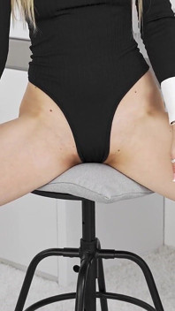 Bonus - la calda adriana sweetblonde si scopa la sua figa affamata