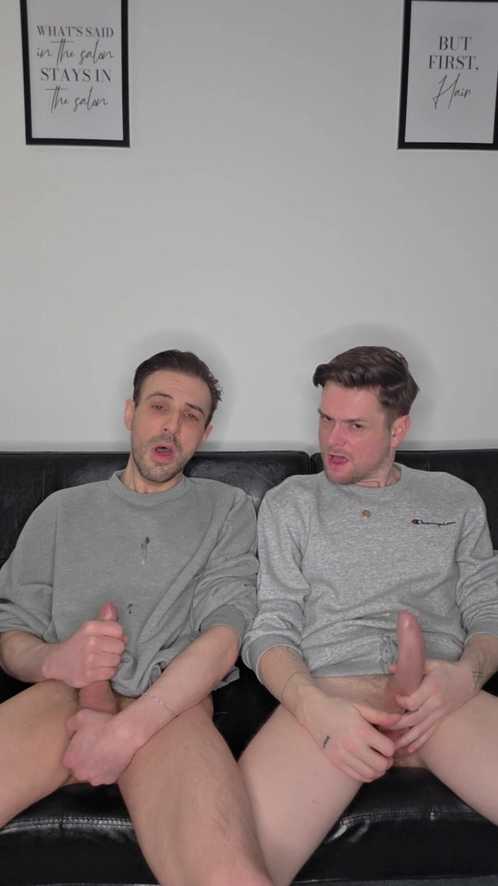 Twotwinkhusbands: Ragazzi Non Circoncisi Con Grande Si Masturbano Fianco a Fianco