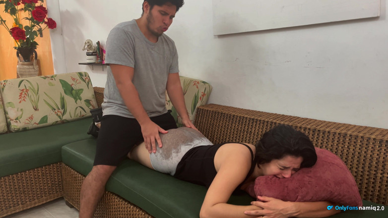 Dakotasex: J’ai accidentellement ma voisine et je l’aide avec les premiers...
