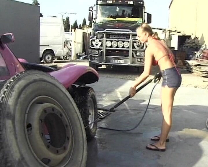 Videos Francaises: ホットなレビアンの屋外アクションを持つ素晴らしいフランス人形