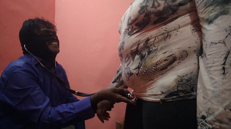 Tamil lesbian: Doctor paciente sexo caliente en clínica