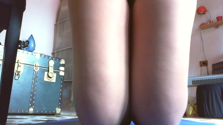Nicoletta Embassi: Amazing squirting in collant