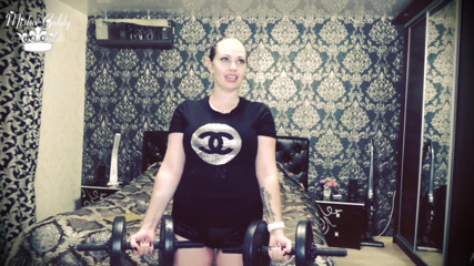 Goddess Misha Goldy: ¡101 pesas se repiten para el desafío del biceps!