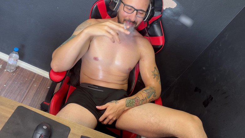 Neitan Safado: Hombre Tatuado Fumando Y Masturbándose Hasta Llegar Al Orgasmo