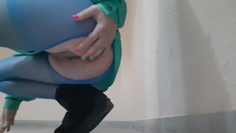 Putana dreams: Woow look she going outside without panties sexy ass and...