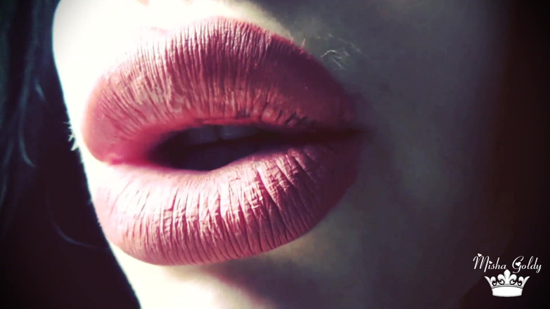 Goddess Misha Goldy: Moje pov polibky tě udělají ASMR