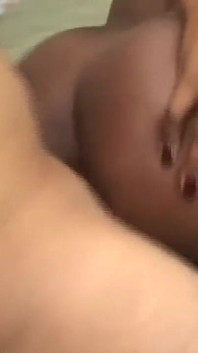 Pau grande dentro da bunda preta profunda !!