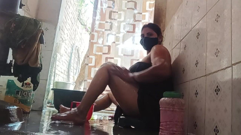 Desi_bhabhi121: 裸のバービー入浴のXXXビデオ