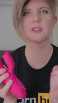 Unboxing and Review of the Unvomi Pulsating Rabbit Vibrator From Paloqueth with Housewife Ginger