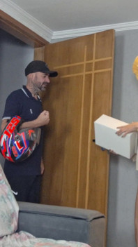 Casada primește livratorul Ifood fără chiloți!