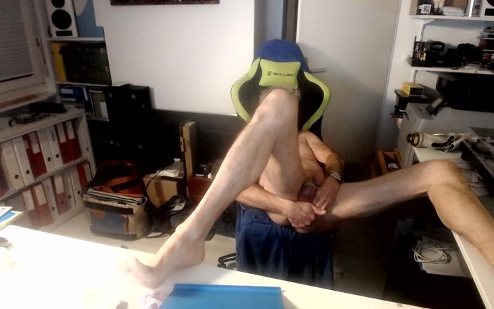 FlayandFFist: Дивись, як я трахаю себе цим членом