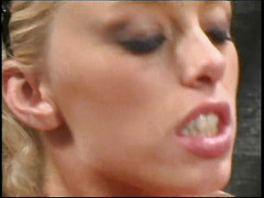 Project Femdom: Rondborstige femdom met hoge hakken wordt geslagen door een gemaskerde...