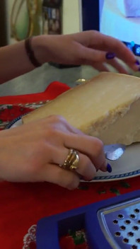 Air Mani + Parmesan: Ledakan Rasa