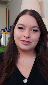 Stepmommy Gives You Kissing Lessons