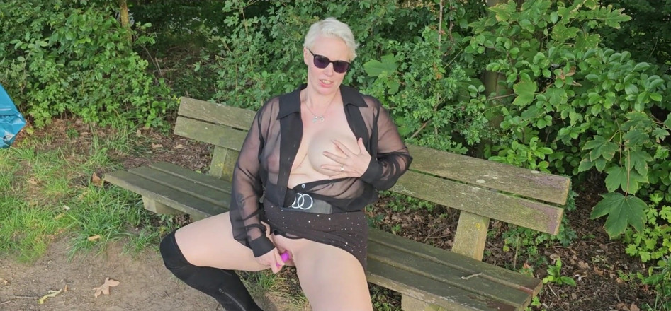 UserBitch1: Sur le canal Mittelland, j’ai baisé mon vibromasseur