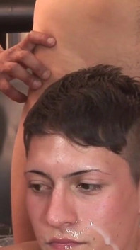 Younstraight twinks ile bukkake
