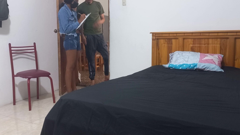 NEGRITA SEXY: ¡La chica negra tiene un buen rato! Ella recibe un...