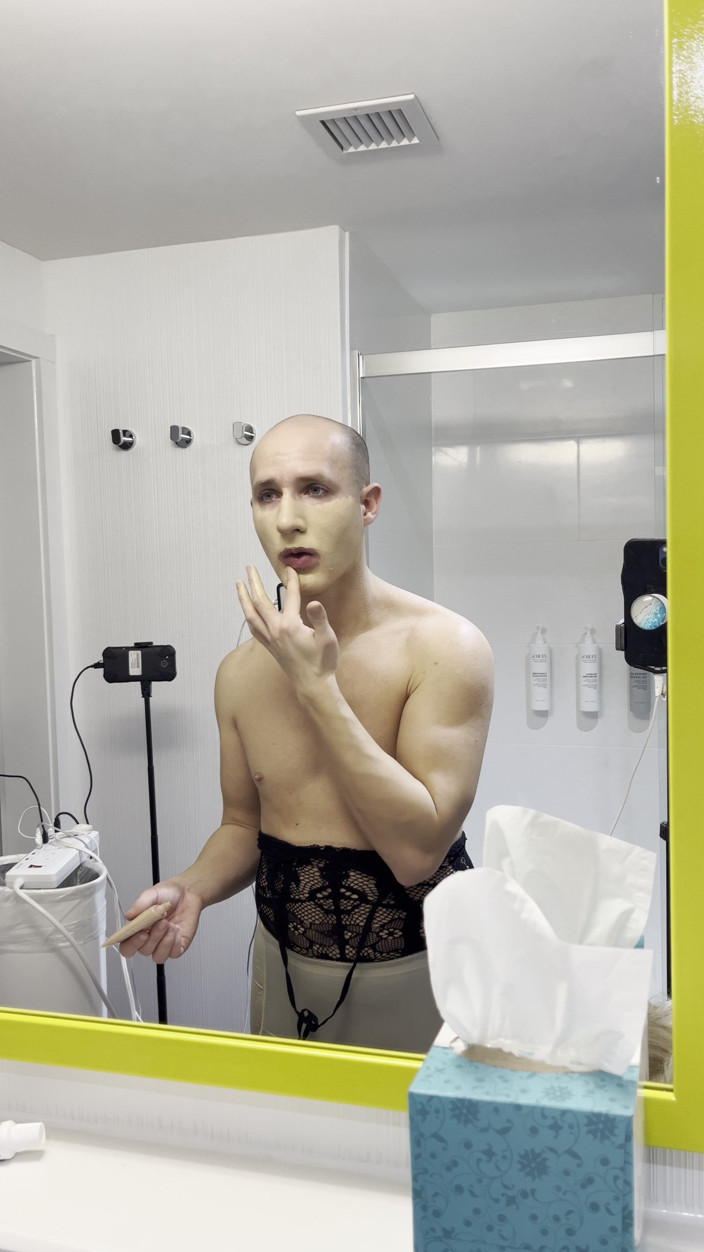 Sissy Bailey Wilde: Trasformazione del makeover femminile da maschio a bionda bellezza