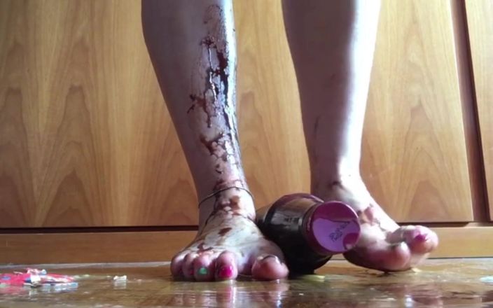 Niki studio: Sexy tacones altos aplastando huevo